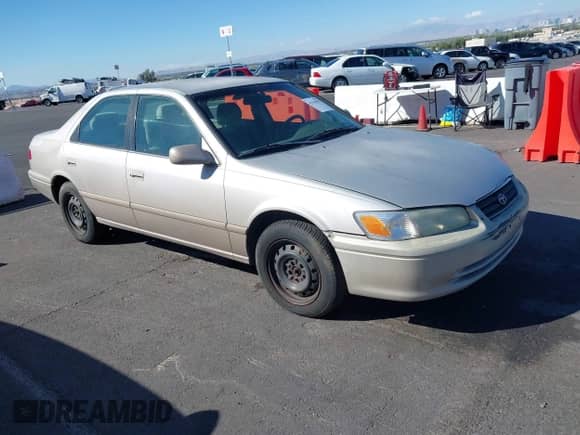 2001 Toyota Camry CE with VIN 4T1BG22K71U118065, listed as a IAAI auction lot 43334917 with 199,235 mi miles and . Bid and sale history available at DreamBid. Image 1.