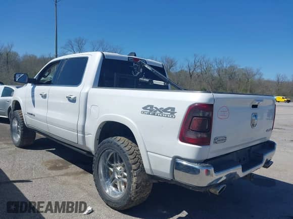 2019 Ram 1500 Longhorn с VIN 1C6SRFKT3KN595190, выставлен на аукционе IAAI как лот 38897906 с пробегом 49 588 миль миль и . История ставок и продаж доступна на DreamBid. Изображение 3.