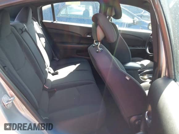 2014 Chrysler 200 LX z VIN 1C3CCBAB1EN211156, wystawiony jako IAAI lot #43339541 z przebiegiem 87 696 mil mil oraz . Historia ofert i sprzedaży dostępna na DreamBid. Obrazek 8.