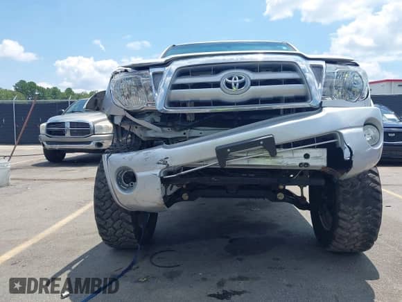 2010 Toyota Tacoma PreRunner z VIN 3TMJU4GN5AM093419, wystawiony jako IAAI lot #42882575 z przebiegiem 227 641 mil mil oraz . Historia ofert i sprzedaży dostępna na DreamBid. Obrazek 6.