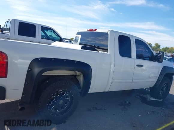 2009 Chevrolet Silverado 1500 LT z VIN 1GCEK29089Z132530, wystawiony jako IAAI lot #43433626 z przebiegiem 242 181 mil mil oraz . Historia ofert i sprzedaży dostępna na DreamBid. Obrazek 13.