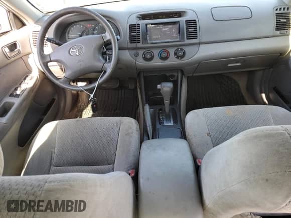 2004 Toyota Camry LE z VIN 4T1BE32K54U372146, wystawiony jako Copart lot #89566245 z przebiegiem 149 226 mil mil oraz Szkoda całkowita • Salvage title. Historia ofert i sprzedaży dostępna na DreamBid. Obrazek 8.