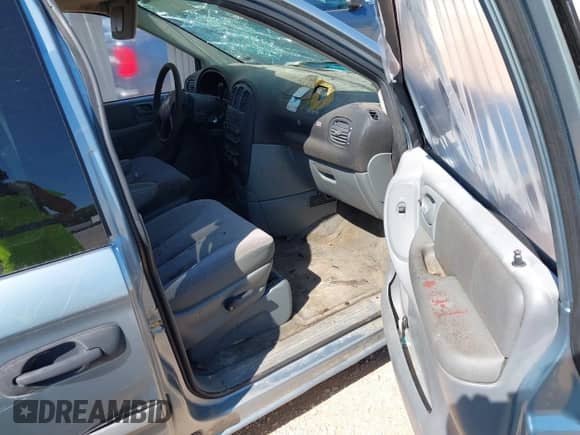 2006 Dodge Grand Caravan SE with VIN 1D4GP24RX6B695893, listed as a IAAI auction lot 42984311 with 189,647 mi miles and . Bid and sale history available at DreamBid. Image 5.