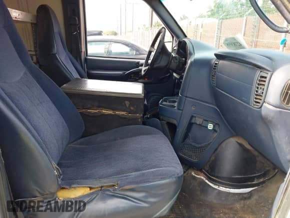 2004 Chevrolet Astro Cargo with VIN 1GCDM19X84B114902, listed as a IAAI auction lot 42783098 with 237,229 mi miles and . Bid and sale history available at DreamBid. Image 5.
