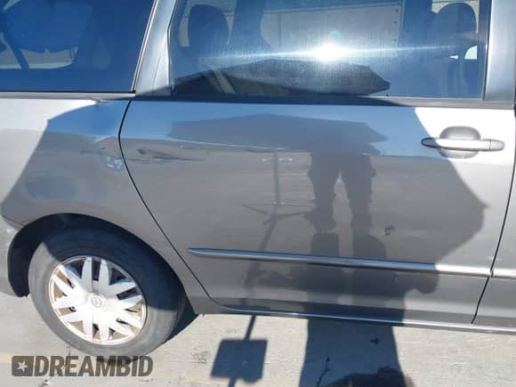 2005 Toyota Sienna CE z VIN 5TDZA23C75S332284, wystawiony jako IAAI lot #43548322 z przebiegiem 271 228 mil mil oraz . Historia ofert i sprzedaży dostępna na DreamBid. Obrazek 13.