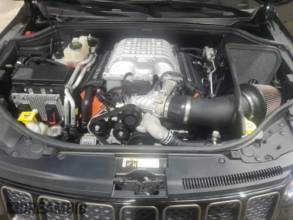 2018 Jeep Grand Cherokee Trackhawk z VIN 1C4RJFN90JC459012, wystawiony jako Copart lot #83873815 z przebiegiem 9 096 mil mil oraz Szkoda całkowita • Salvage title. Historia ofert i sprzedaży dostępna na DreamBid. Obrazek 12.