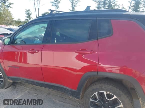2020 Jeep Compass Trailhawk z VIN 3C4NJDDB8LT143999, wystawiony jako IAAI lot #43169195 z przebiegiem 68 923 mil mil oraz . Historia ofert i sprzedaży dostępna na DreamBid. Obrazek 13.