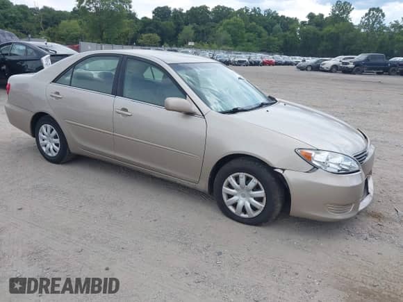 2005 Toyota Camry LE с VIN 4T1BE32K95U004456, выставлен на аукционе IAAI как лот 43102382 с пробегом 60 697 миль миль и . История ставок и продаж доступна на DreamBid. Изображение 1.