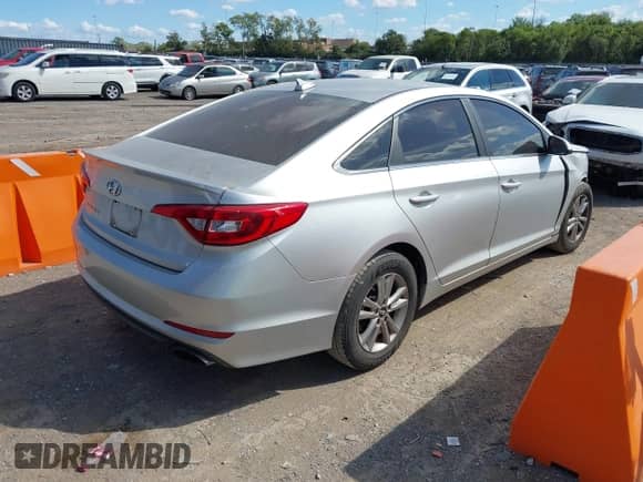 2016 Hyundai Sonata SE with VIN 5NPE24AF0GH408036, listed as a IAAI auction lot 43322733 with 144,281 mi miles and . Bid and sale history available at DreamBid. Image 4.