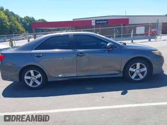 2014 Toyota Camry L z VIN 4T1BF1FK6EU438331, wystawiony jako IAAI lot #43094734 z przebiegiem 190 848 mil mil oraz . Historia ofert i sprzedaży dostępna na DreamBid. Obrazek 13.