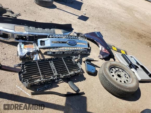 2018 Ford F-150 XL with VIN 1FTFX1E56JKD68401, listed as a Copart auction lot 82089035 with 41,695 mi miles and Salvage title. Bid and sale history available at DreamBid. Image 12.