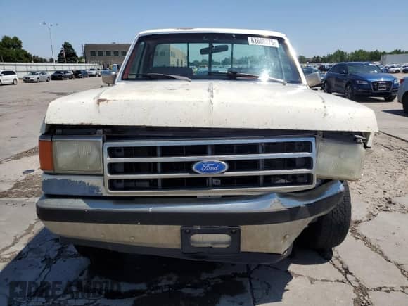 1990 Ford F-150 z VIN 1FTDF15Y5LPA89323, wystawiony jako Copart lot #62608275 z przebiegiem 86 922 mil mil oraz Czysty tytuł • Clean title. Historia ofert i sprzedaży dostępna na DreamBid. Obrazek 5.