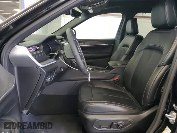 2024 Jeep Grand Cherokee with VIN 1C4RJYB63RC196953, listed as a Copart auction lot 69619495 with 5,209 mi miles and Salvage title. Bid and sale history available at DreamBid. Image 7.