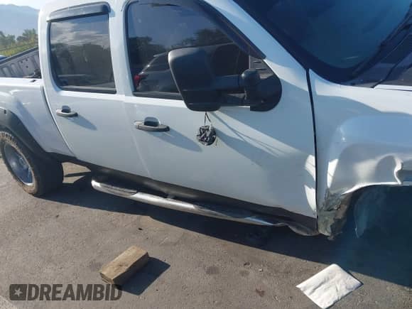 2014 Chevrolet Silverado 2500HD Work Truck z VIN 1GC1KVCG6EF144919, wystawiony jako IAAI lot #42968279 z przebiegiem 145 810 mil mil oraz . Historia ofert i sprzedaży dostępna na DreamBid. Obrazek 18.