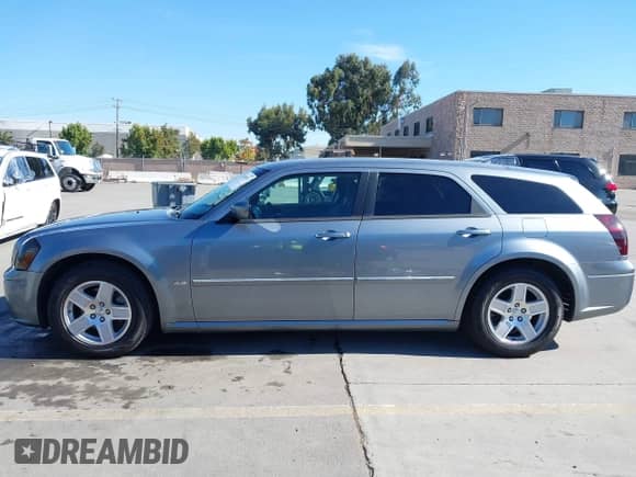 2006 Dodge Magnum z VIN 2D4FV47V36H402669, wystawiony jako IAAI lot #43476531 z przebiegiem 108 949 mil mil oraz . Historia ofert i sprzedaży dostępna na DreamBid. Obrazek 14.
