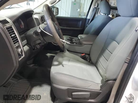 2019 Ram 1500 Tradesman z VIN 1C6RR6FT6KS707250, wystawiony jako Copart lot #63199955 z przebiegiem 112 621 mil mil oraz Szkoda całkowita • Salvage title. Historia ofert i sprzedaży dostępna na DreamBid. Obrazek 7.