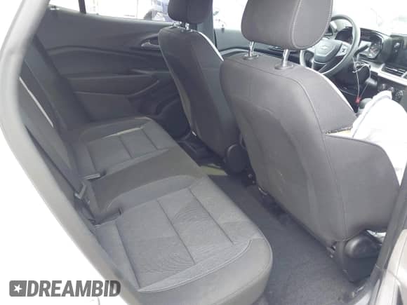 2024 Chevrolet Trax LS z VIN KL77LFE28RC070874, wystawiony jako IAAI lot #42759512 z przebiegiem 31 288 mil mil oraz . Historia ofert i sprzedaży dostępna na DreamBid. Obrazek 8.