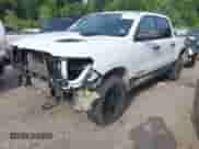 2025 Ram 1500 Rebel z VIN 1C6SRFLP1SN576994, wystawiony jako IAAI lot #42767833 z przebiegiem 26 955 mil mil oraz . Historia ofert i sprzedaży dostępna na DreamBid. Obrazek 2.