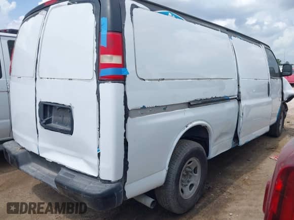 2017 Chevrolet Express Cargo z VIN 1GCZGHFG1H1340415, wystawiony jako IAAI lot #41475585 z przebiegiem Nie podano mil oraz . Historia ofert i sprzedaży dostępna na DreamBid. Obrazek 4.