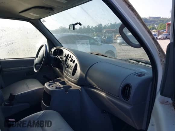 2001 Ford Econoline Cargo с VIN 1FTRE14261HA74987, выставлен на аукционе IAAI как лот 42372331 с пробегом 75 465 миль миль и . История ставок и продаж доступна на DreamBid. Изображение 5.