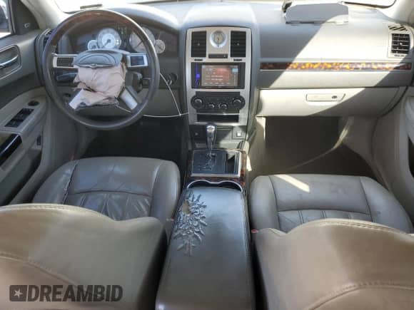 2009 Chrysler 300 C Hemi with VIN 2C3KA63T99H622995, listed as a Copart auction lot 45274995 with 223,907 mi miles and Clean title. Bid and sale history available at DreamBid. Image 8.