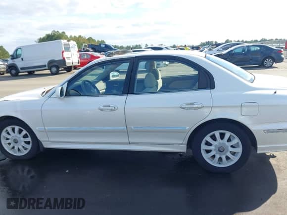2003 Hyundai Sonata GLS with VIN KMHWF35H23A910221, listed as a IAAI auction lot 43425142 with 123,399 mi miles and . Bid and sale history available at DreamBid. Image 14.
