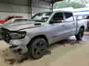 2021 Ram 1500 Big Horn z VIN 1C6RREFT7MN708516, wystawiony jako Copart lot #57719405 z przebiegiem 65 000 mil mil oraz Szkoda całkowita • Salvage title. Historia ofert i sprzedaży dostępna na DreamBid. Obrazek 1.