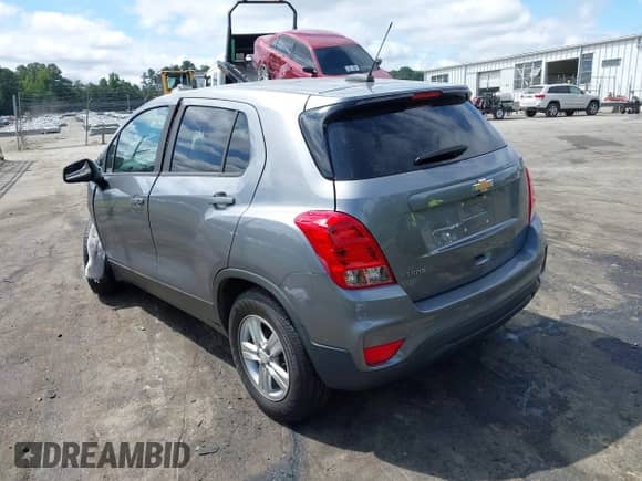 2020 Chevrolet Trax LS z VIN 3GNCJKSB0LL138284, wystawiony jako IAAI lot #43056543 z przebiegiem Nie podano mil oraz . Historia ofert i sprzedaży dostępna na DreamBid. Obrazek 3.