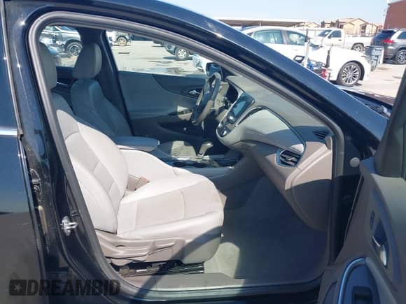 2019 Chevrolet Malibu LT с VIN 1G1ZD5ST5KF205113, выставлен на аукционе IAAI как лот 43324810 с пробегом 70 310 миль миль и . История ставок и продаж доступна на DreamBid. Изображение 5.