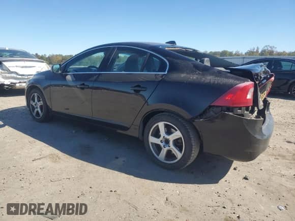 2013 Volvo S60 T5 Premier with VIN YV1612FS3D2187380, listed as a Copart auction lot 86995135 with 116,949 mi miles and Clean title. Bid and sale history available at DreamBid. Image 2.