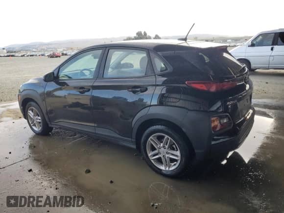 2021 Hyundai Kona SE z VIN KM8K12AA1MU687279, wystawiony jako Copart lot #71052535 z przebiegiem 83 934 mil mil oraz Czysty tytuł • Clean title. Historia ofert i sprzedaży dostępna na DreamBid. Obrazek 2.