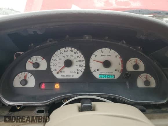 2000 Ford Mustang z VIN 1FAFP404XYF203704, wystawiony jako Copart lot #82164785 z przebiegiem 250 248 mil mil oraz Szkoda całkowita • Salvage title. Historia ofert i sprzedaży dostępna na DreamBid. Obrazek 9.