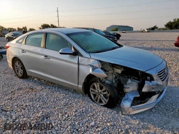 2015 Hyundai Sonata SE с VIN 5NPE24AF3FH051210, выставлен на аукционе Copart как лот 68025865 с пробегом 310 714 миль миль и Списание • Salvage title. История ставок и продаж доступна на DreamBid. Изображение 4.