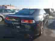 2015 Chevrolet Camaro LS z VIN 2G1FB1E32F9306380, wystawiony jako IAAI lot #43491239 z przebiegiem 134 526 mil mil oraz . Historia ofert i sprzedaży dostępna na DreamBid. Obrazek 4.