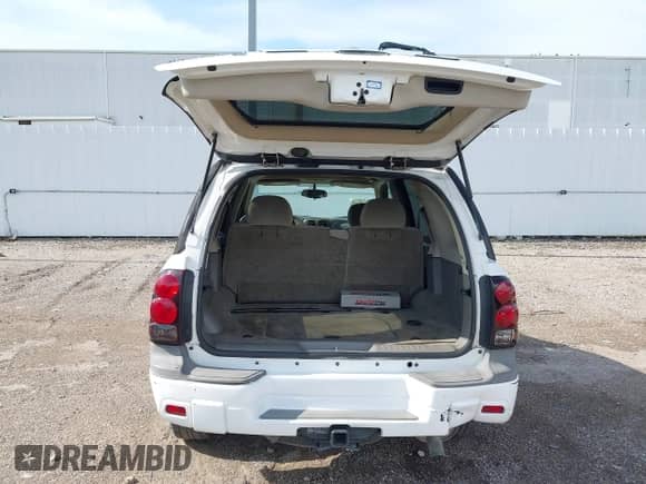 2005 Chevrolet TrailBlazer LT с VIN 1GNDS13S152110458, выставлен на аукционе IAAI как лот 42704265 с пробегом 199 410 миль миль и . История ставок и продаж доступна на DreamBid. Изображение 17.
