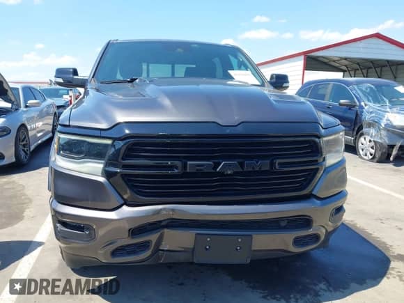 2021 Ram 1500 Laramie z VIN 1C6SRFJT3MN581701, wystawiony jako IAAI lot #43136993 z przebiegiem 96 977 mil mil oraz . Historia ofert i sprzedaży dostępna na DreamBid. Obrazek 6.