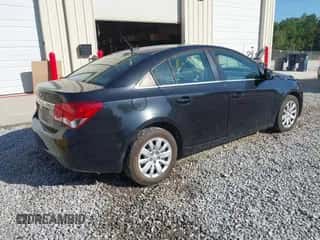 2011 Chevrolet Cruze LS z VIN 1G1PC5SH0B7165524, wystawiony jako IAAI lot #43366046 z przebiegiem 189 663 mil mil oraz . Historia ofert i sprzedaży dostępna na DreamBid. Obrazek 4.