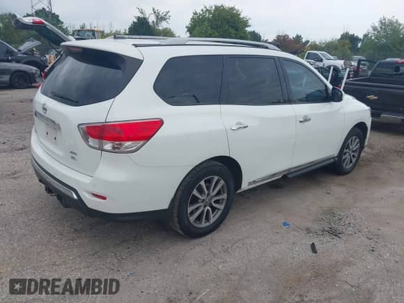 2014 Nissan Pathfinder SL with VIN 5N1AR2MM6EC715580, listed as a IAAI auction lot 43191497 with 128,079 mi miles and . Bid and sale history available at DreamBid. Image 4.