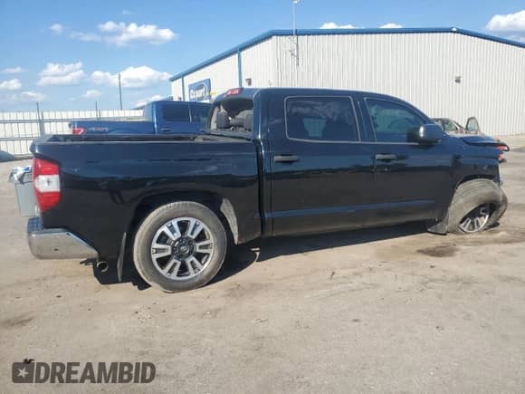 2018 Toyota Tundra SR5 с VIN 5TFEY5F18JX231961, выставлен на аукционе Copart как лот 70451115 с пробегом 153 074 миль миль и Списание • Salvage title. История ставок и продаж доступна на DreamBid. Изображение 3.