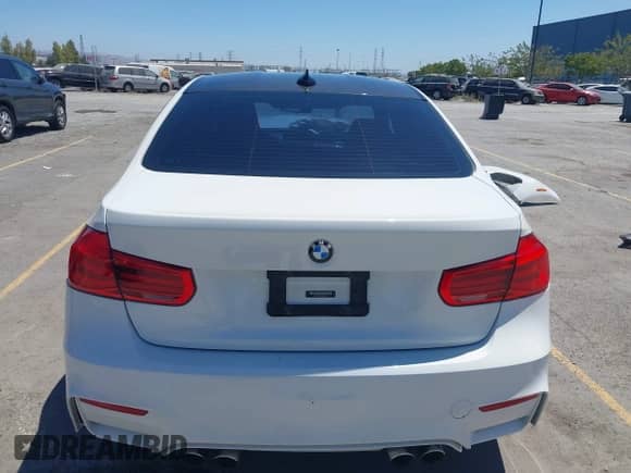 2017 BMW M3 с VIN WBS8M9C50H5G84593, выставлен на аукционе IAAI как лот 42898760 с пробегом 99 720 миль миль и . История ставок и продаж доступна на DreamBid. Изображение 17.