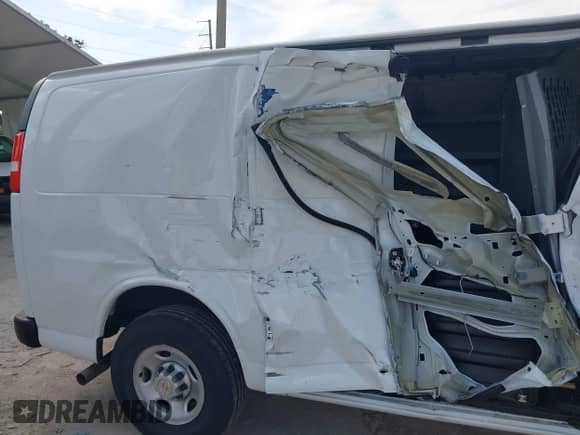 2024 Chevrolet Express Cargo with VIN 1GCWGAF72R1195073, listed as a IAAI auction lot 42083671 with 4,690 mi miles and . Bid and sale history available at DreamBid. Image 19.