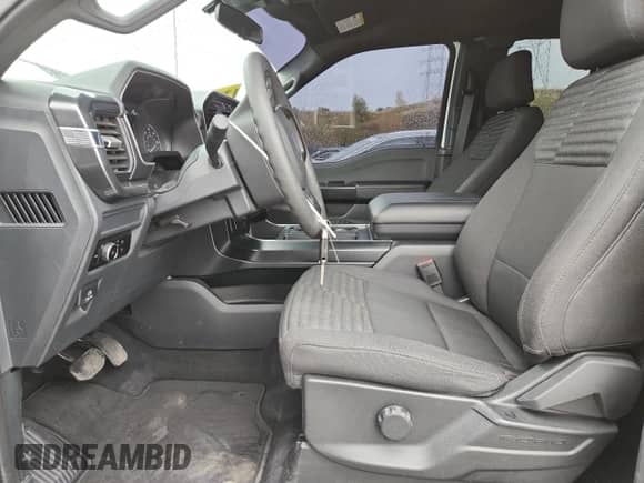 2023 Ford F-150 XL z VIN 1FTEX1EP6PKF68958, wystawiony jako Copart lot #80499935 z przebiegiem 46 998 mil mil oraz Szkoda całkowita • Salvage title. Historia ofert i sprzedaży dostępna na DreamBid. Obrazek 7.