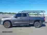 2014 Toyota Tundra SR z VIN 5TFRM5F10EX080231, wystawiony jako IAAI lot #43477473 z przebiegiem 202 585 mil mil oraz . Historia ofert i sprzedaży dostępna na DreamBid. Obrazek 14.