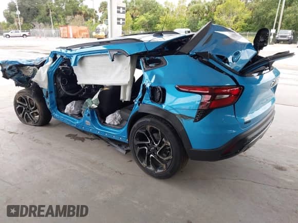 2025 Chevrolet Trax 2RS с VIN KL77LJEPXSC299478, выставлен на аукционе IAAI как лот 43323232 с пробегом Не указан миль и . История ставок и продаж доступна на DreamBid. Изображение 3.