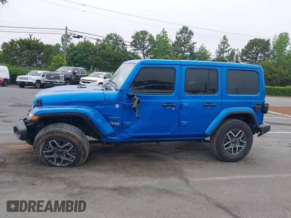 2024 Jeep Wrangler Sahara с VIN 1C4PJXEG9RW237526, выставлен на аукционе IAAI как лот 42112402 с пробегом 2 626 миль миль и . История ставок и продаж доступна на DreamBid. Изображение 14.