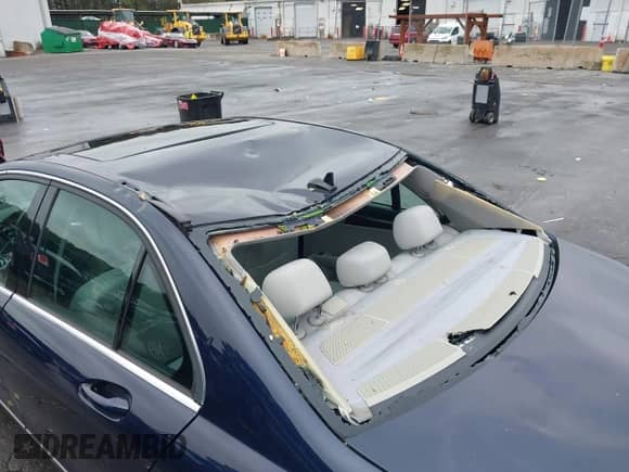 2013 Mercedes-Benz C 300 Sport с VIN WDDGF8AB2DA805063, выставлен на аукционе IAAI как лот 43446210 с пробегом 55 464 миль миль и . История ставок и продаж доступна на DreamBid. Изображение 17.