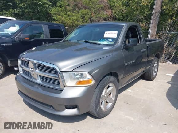 2012 Ram 1500 Express с VIN 3C6JD6AT1CG255526, выставлен на аукционе IAAI как лот 43032556 с пробегом 117 974 миль миль и . История ставок и продаж доступна на DreamBid. Изображение 2.