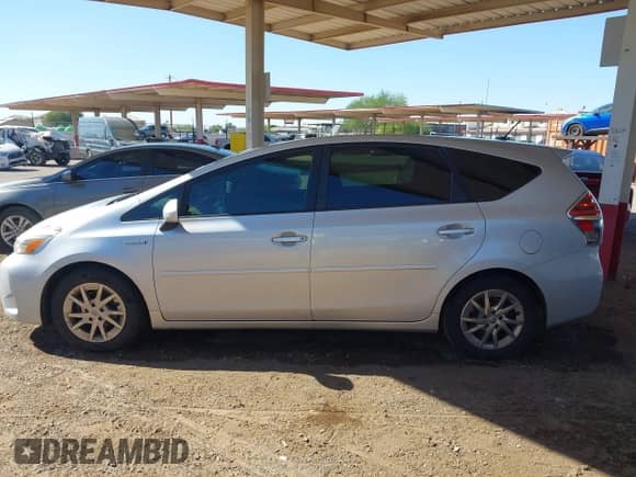 2015 Toyota Prius Two z VIN JTDZN3EU1FJ028933, wystawiony jako IAAI lot #43226233 z przebiegiem 177 350 mil mil oraz . Historia ofert i sprzedaży dostępna na DreamBid. Obrazek 14.