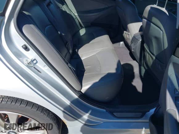 2012 Hyundai Sonata Limited с VIN 5NPEC4AB5CH432059, выставлен на аукционе IAAI как лот 43506183 с пробегом 113 755 миль миль и . История ставок и продаж доступна на DreamBid. Изображение 8.