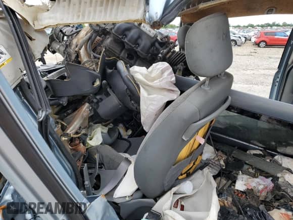 2006 Dodge Caravan SXT z VIN 1D4GP45R46B631813, wystawiony jako Copart lot #81575835 z przebiegiem Nie podano mil oraz Nie do naprawy • Non repairable. Historia ofert i sprzedaży dostępna na DreamBid. Obrazek 7.